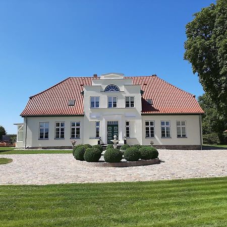 Gutshaus Neu Farpen Hotell Neuburg  Exteriör bild