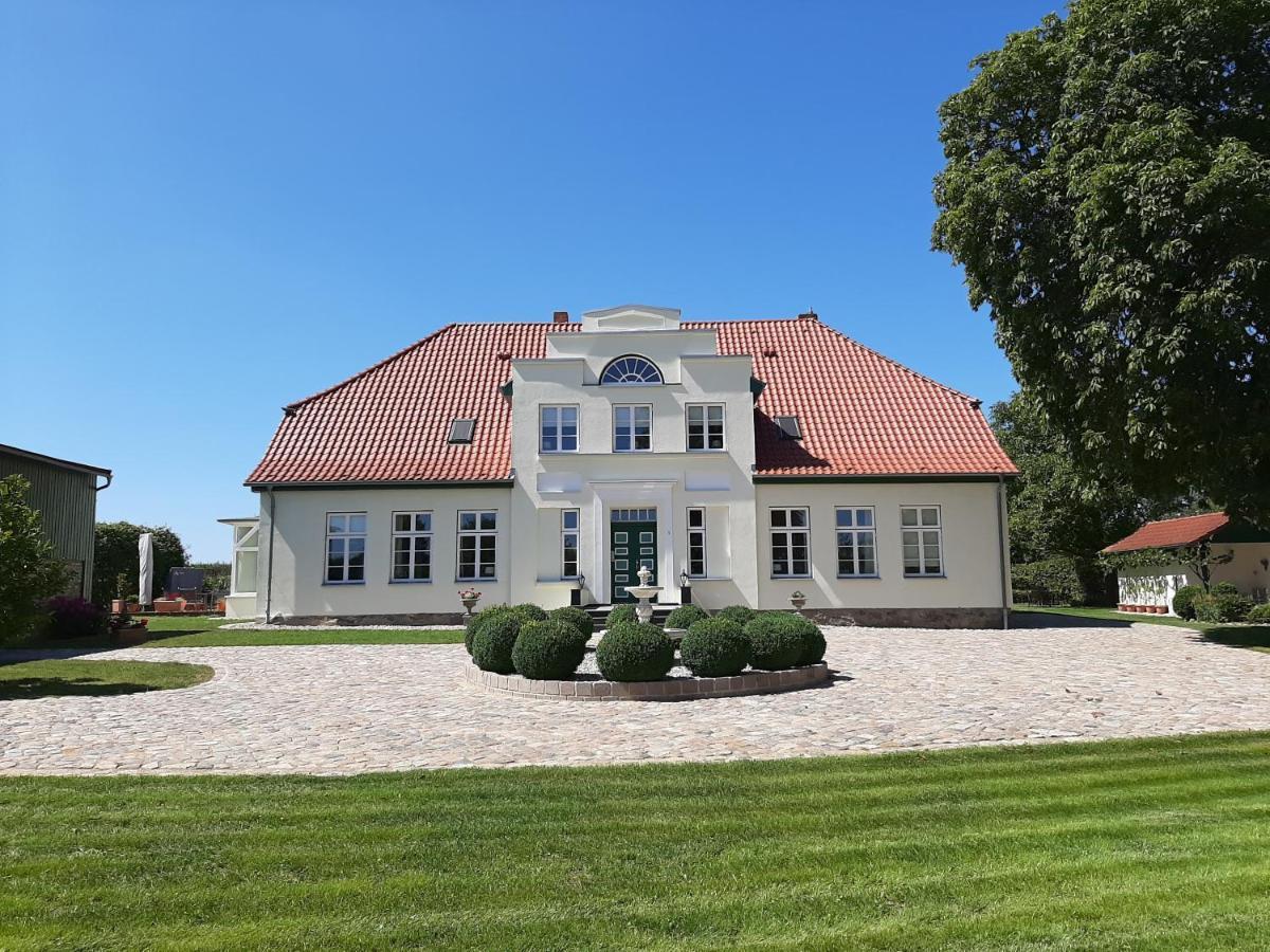 Gutshaus Neu Farpen Hotell Neuburg  Exteriör bild